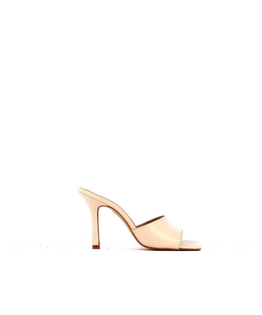 Osmose Realisees En Italie Dans Du Cuir Lisse Beige, Les Mules Inas, Signees Osmose Shoes Paris. Online