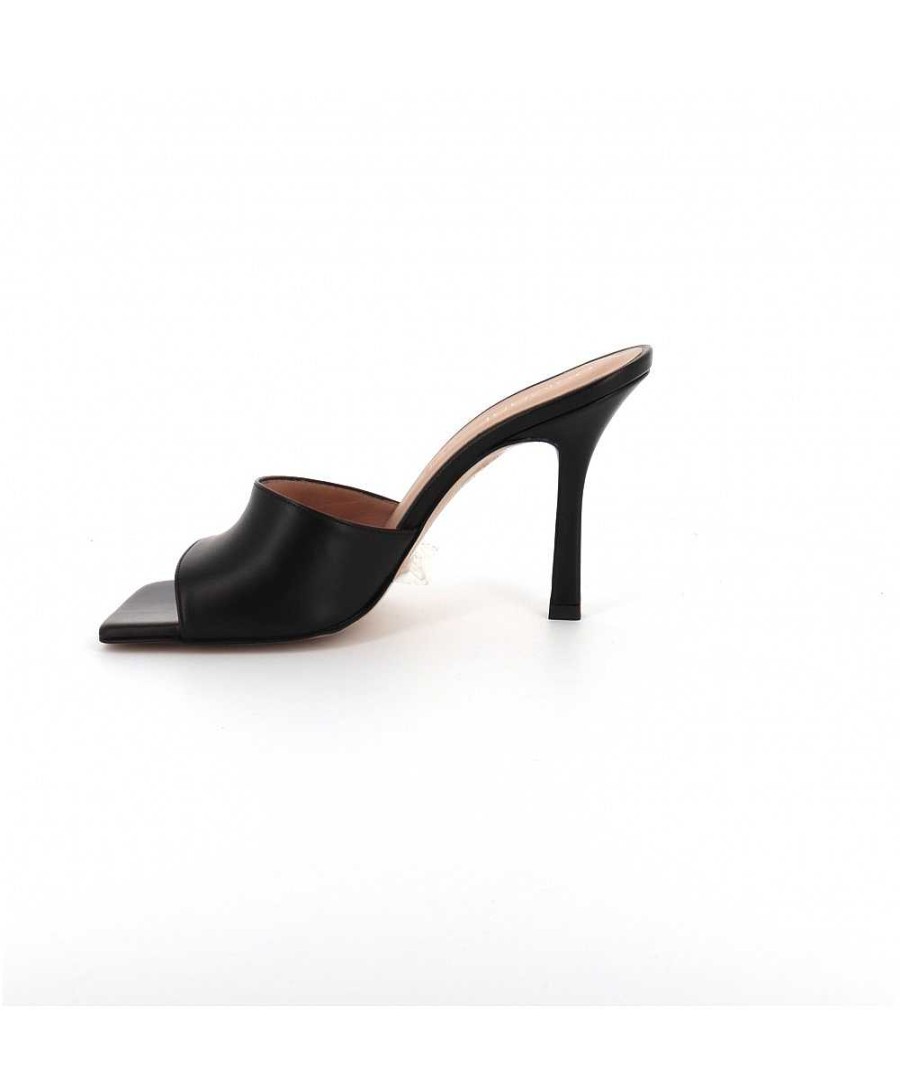 Osmose Realisees En Italie Dans Du Cuir Lisse Noir, Les Mules Inas, Signees Osmose Shoes Paris. New