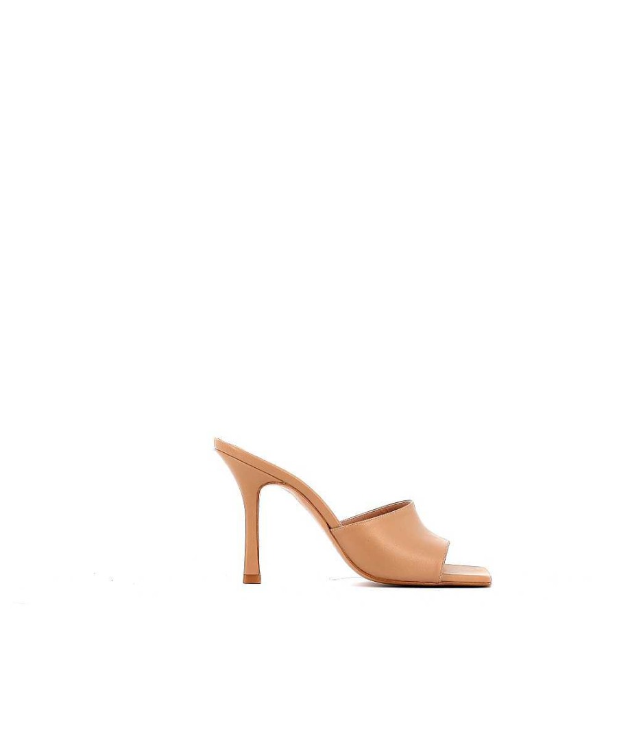 Osmose Realisees En Italie Dans Du Cuir Lisse Nude, Les Mules Inas Signees Osmose Shoes Paris. Best